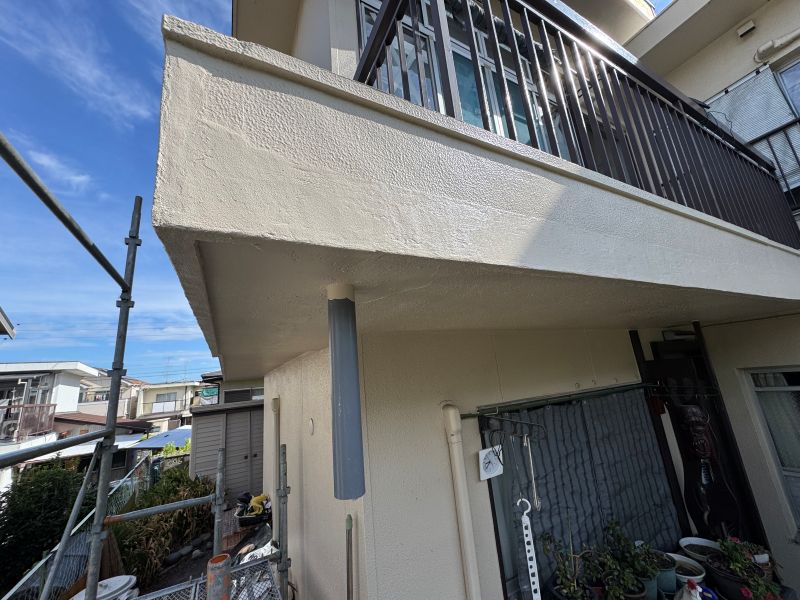 軒天部分を塗装し完了です。
